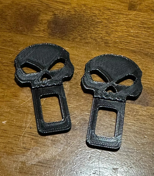 2 Universal Skull Car Seat Belt Clips /Skull design keychain